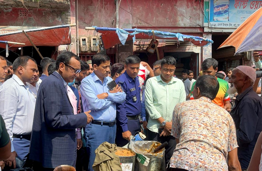 পাবনায় জেলা প্রশাসকের বাজার মনিটরিং